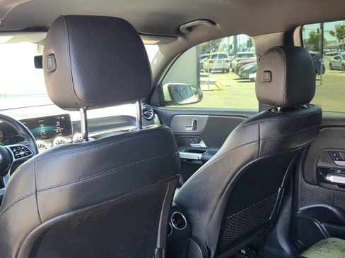 Used 2021 Mercedes-Benz GLB 250 w/ Premium Package image 22