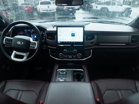 Used 2024 Ford Expedition Limited image 8