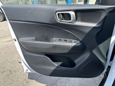 Used 2025 Hyundai Venue SEL FWD image 18