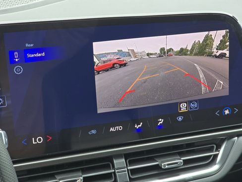 Used 2026 Chevrolet Equinox EV LT FWD image 4