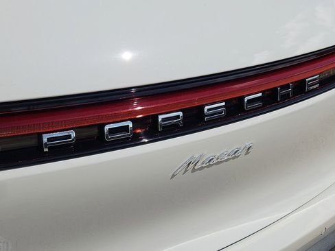 New 2026 Porsche Macan image 24