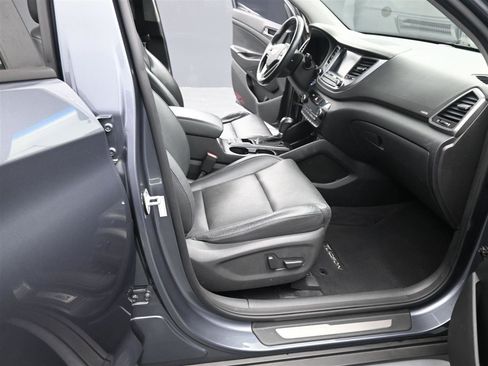 Used 2017 Hyundai Tucson Limited w/ Limited Ultimate Package 03 image 12