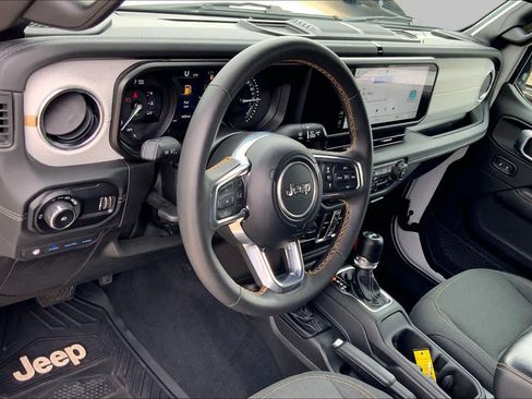 Used 2024 Jeep Wrangler Unlimited Sahara AWD/4WD image 17