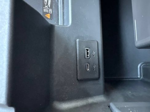 Used 2023 Chevrolet Silverado 1500 LT AWD/4WD image 33
