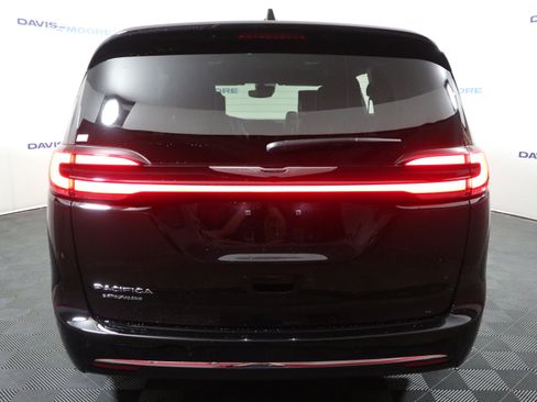 New 2026 Chrysler Pacifica Select image 7