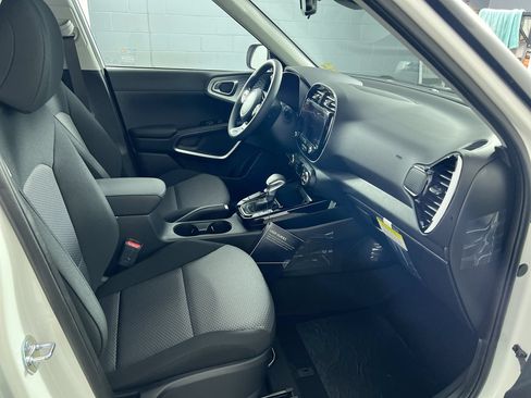 Used 2023 Kia Soul LX w/ Option Group 015 FWD image 30