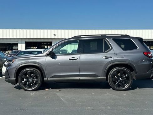 Certified 2025 Honda Pilot Black Edition image 6