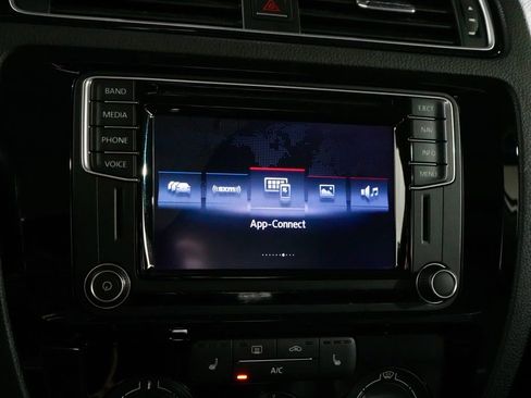 Used 2016 Volkswagen Jetta SEL image 18