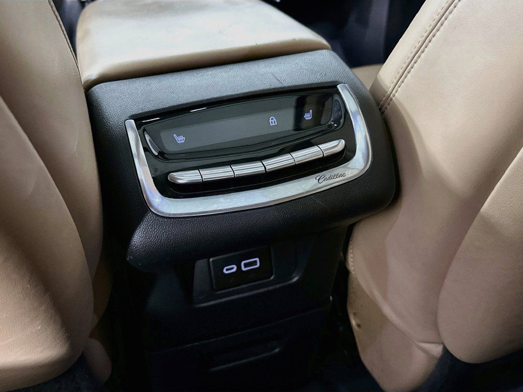 Used 2021 Cadillac XT6 Sport w/ Platinum Package AWD/4WD image 4