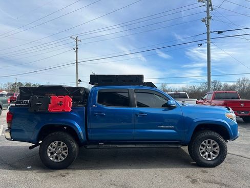 Used 2018 Toyota Tacoma SR5 w/ SR5 Appearance Package (SM) image 7