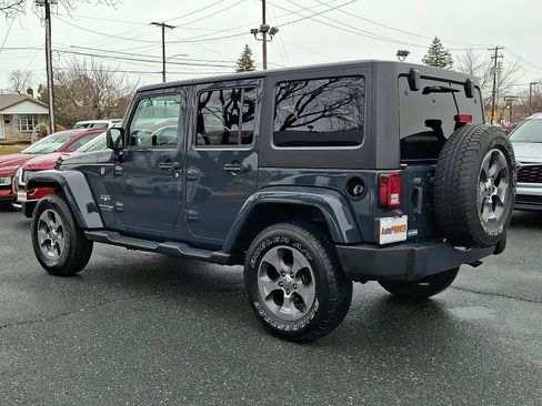 Used 2018 Jeep Wrangler Unlimited Sahara w/ Connectivity Group image 4
