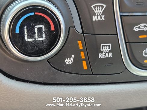 Used 2018 Chevrolet Equinox Premier FWD image 21
