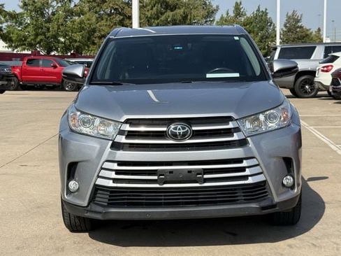 Used 2019 Toyota Highlander XLE AWD/4WD image 8