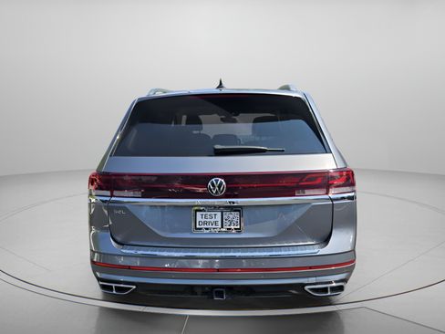 Used 2024 Volkswagen Atlas SEL Premium R-Line AWD/4WD image 4