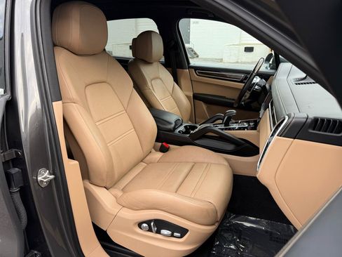 Used 2021 Porsche Cayenne S AWD/4WD image 18