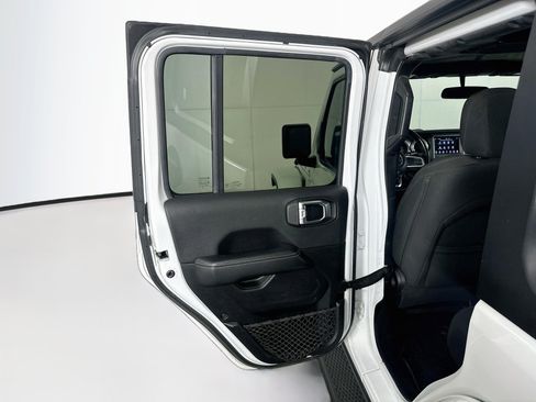 Used 2020 Jeep Wrangler Unlimited Sahara AWD/4WD image 26