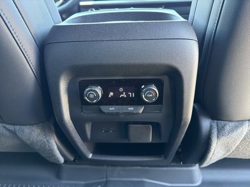 New 2026 Chevrolet Traverse LT w/ Midnight/Sport Edition AWD/4WD image 30