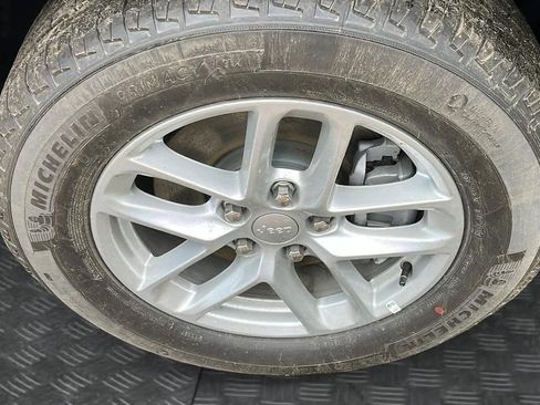 New 2024 Jeep Grand Cherokee L Laredo w/ Luxury Tech Group I image 5