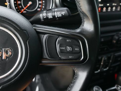 Used 2018 Jeep Wrangler Unlimited Sport AWD/4WD image 24