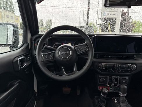 Used 2025 Jeep Wrangler Unlimited Rubicon AWD/4WD image 20
