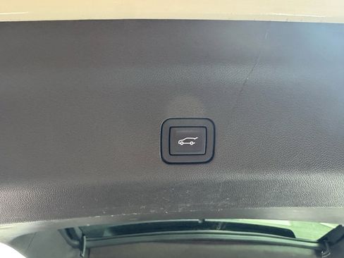 Used 2023 Chevrolet Suburban LT image 36