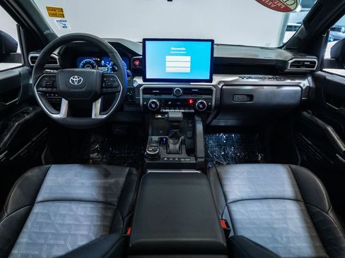 Certified 2025 Toyota Tacoma TRD Off-Road image 12