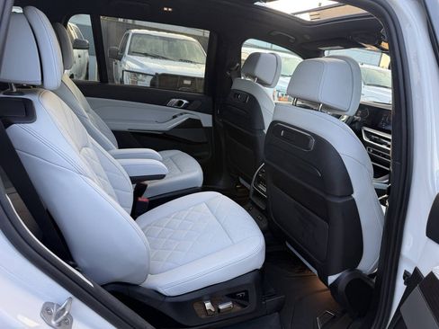 Used 2024 BMW X7 xDrive40i AWD/4WD image 17
