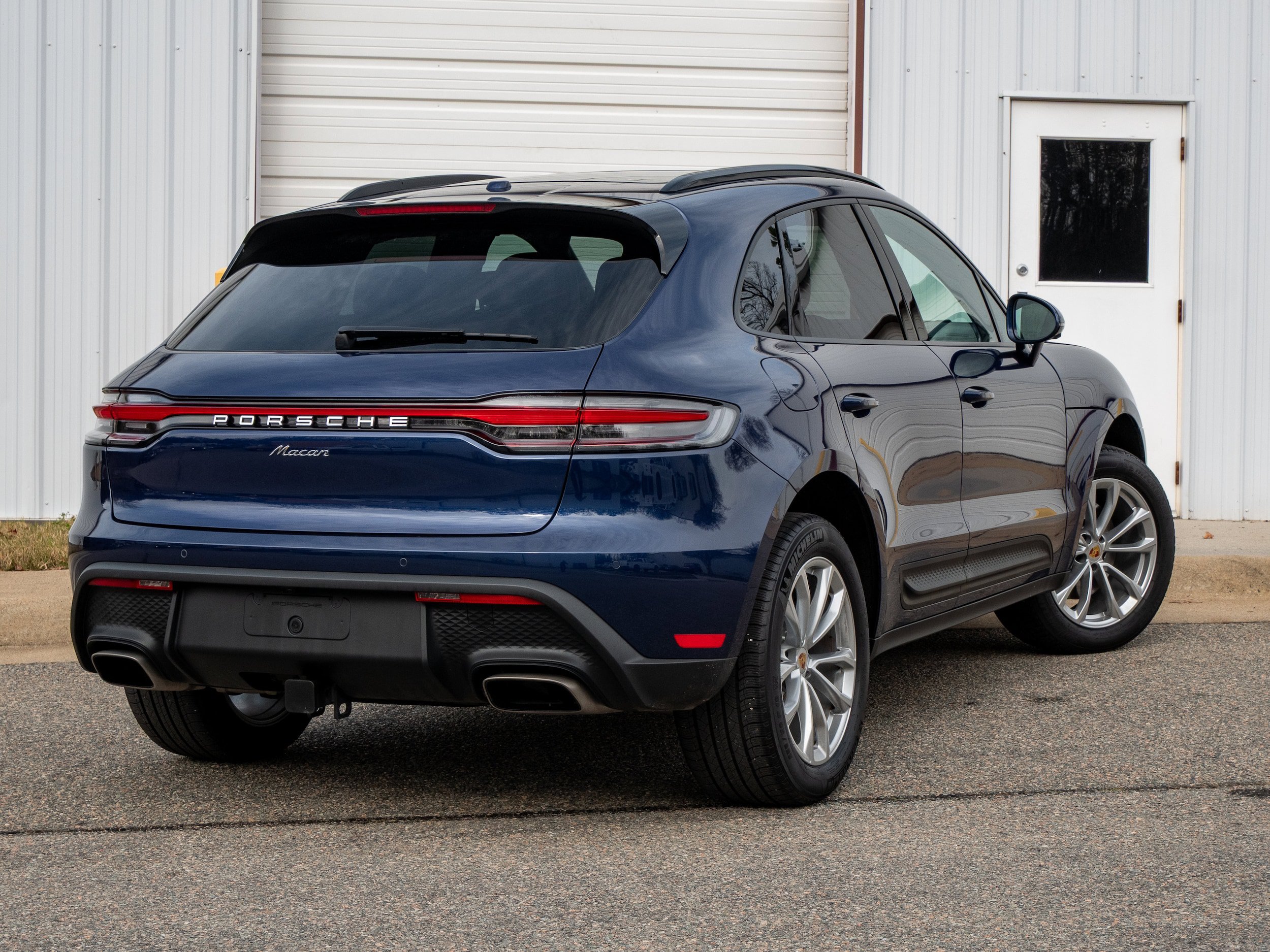 Certified 2025 Porsche Macan AWD/4WD image 7