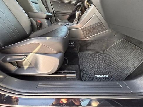 Used 2024 Volkswagen Tiguan SE image 39