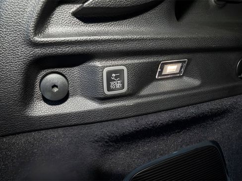 Used 2024 Jeep Grand Cherokee L Overland w/ Luxury Tech Group IV image 7