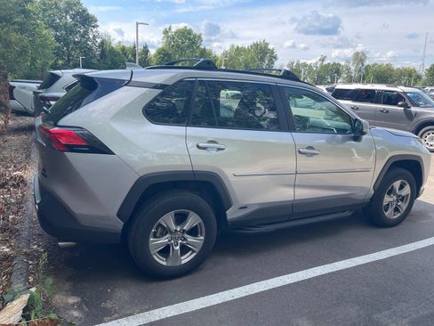Used 2023 Toyota RAV4 LE AWD/4WD image 9