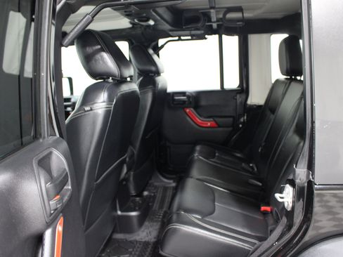 Used 2016 Jeep Wrangler Unlimited Rubicon AWD/4WD image 18