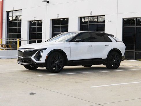 Used 2025 Cadillac Lyriq Sport w/ LPO, Floor Liner Package image 5