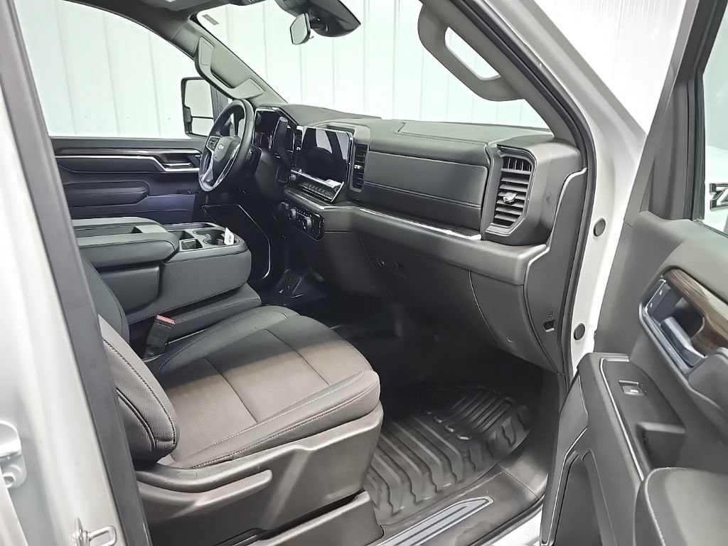Used 2025 Chevrolet Silverado 2500 LT AWD/4WD image 15