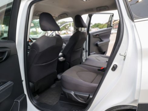 Used 2024 Toyota Highlander LE FWD image 38