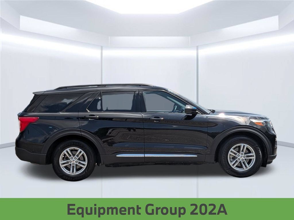 Used 2023 Ford Explorer XLT w/ Equipment Group 202A RWD image 9