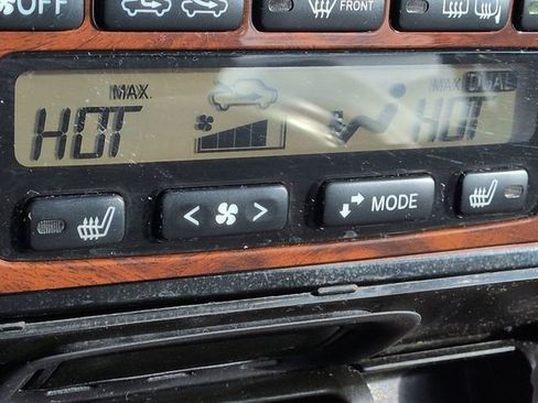 Used 2000 Toyota Avalon XLS image 18