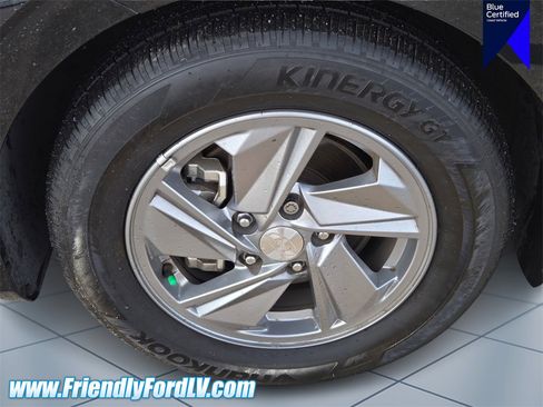 Used 2025 Hyundai Elantra SE image 9
