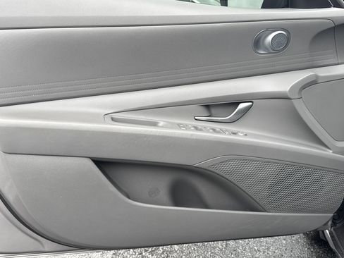 Used 2023 Hyundai Elantra SE image 12