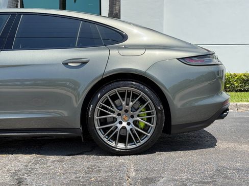 Used 2022 Porsche Panamera 4 Platinum Edition AWD/4WD image 16