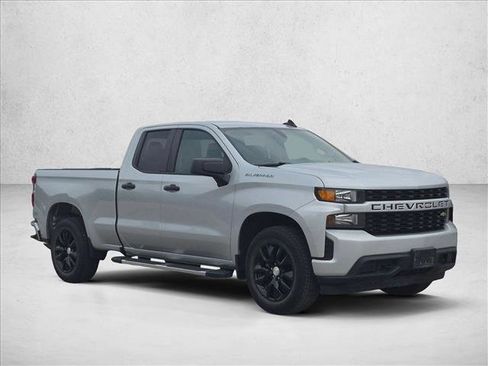 Used 2020 Chevrolet Silverado 1500 Custom w/ Custom Value Package RWD image 3