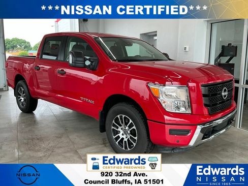 Used 2024 Nissan Titan SV w/ SV Convenience Package AWD/4WD image 2
