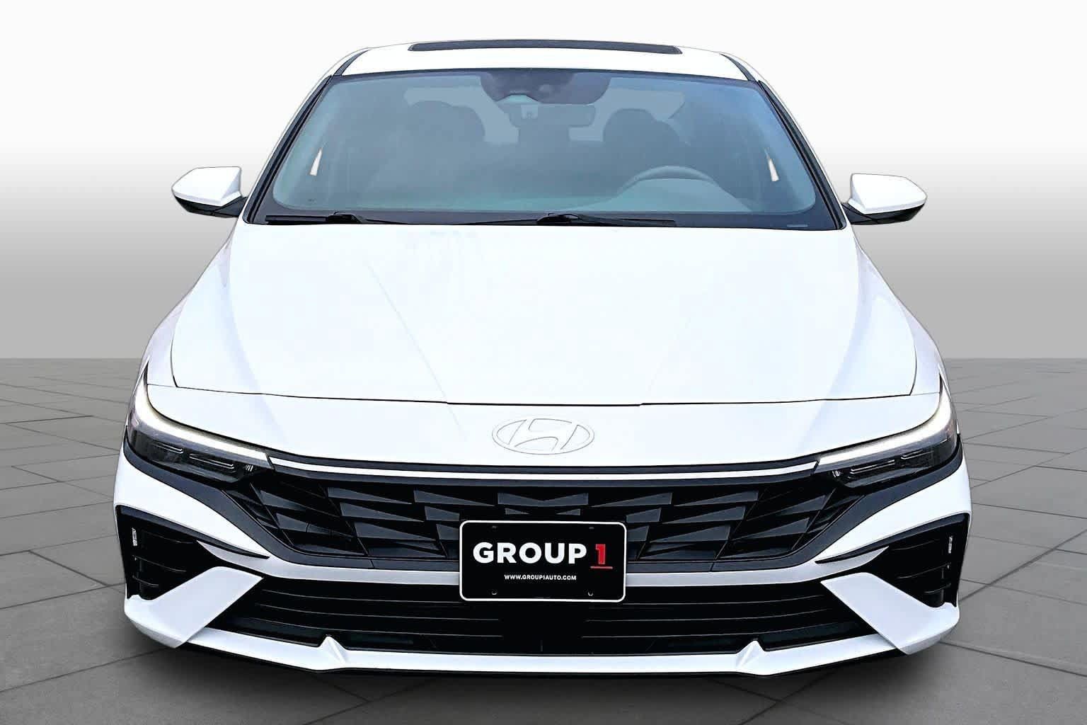 Used 2025 Hyundai Elantra SEL FWD image 4