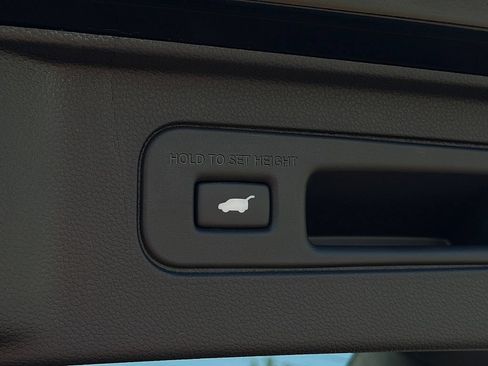 Used 2025 Honda Pilot Touring image 33