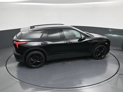 Used 2025 Chevrolet Blazer EV LT AWD/4WD image 32