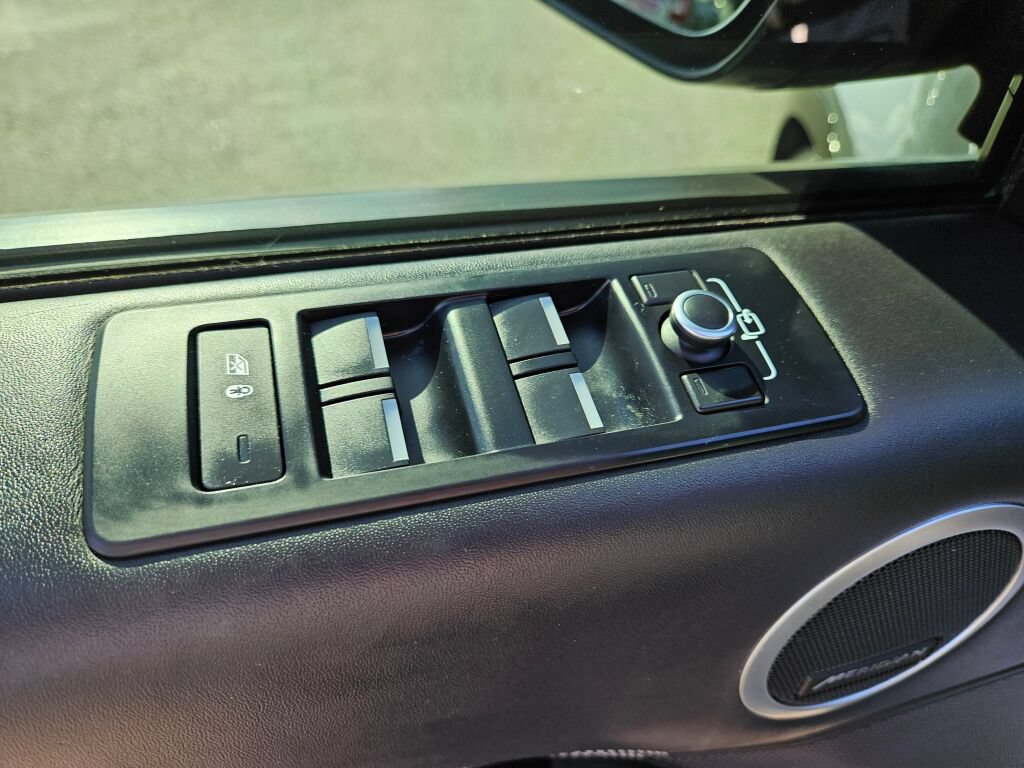 Used 2018 Land Rover Discovery HSE AWD/4WD image 21