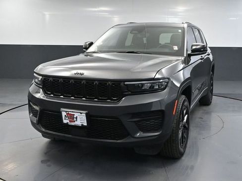 Used 2024 Jeep Grand Cherokee Altitude image 13