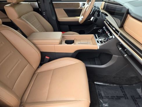 Used 2025 Hyundai Santa Fe Limited FWD image 11
