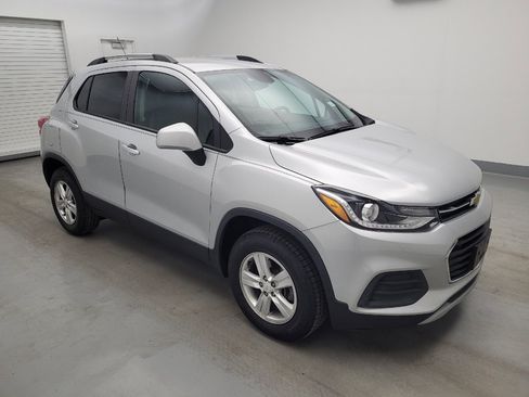 Used 2022 Chevrolet Trax LT w/ LT Convenience Package AWD/4WD image 11