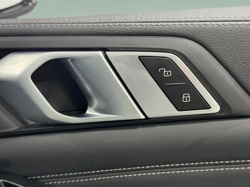 Used 2022 BMW X5 M50i image 22